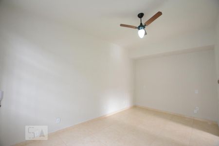 Sala de apartamento para alugar com 2 quartos, 72m² em Olaria, Rio de Janeiro