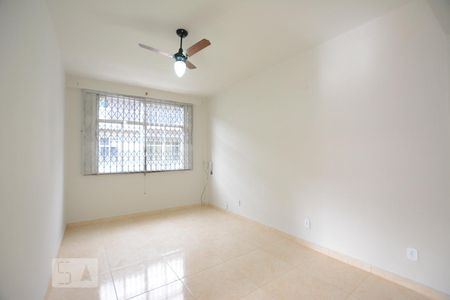 Sala de apartamento para alugar com 2 quartos, 72m² em Olaria, Rio de Janeiro