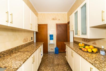 Casa para alugar com 310m², 5 quartos e 2 vagas Casa para alugar com 310m², 5 quartos e 2 vagasCozinha