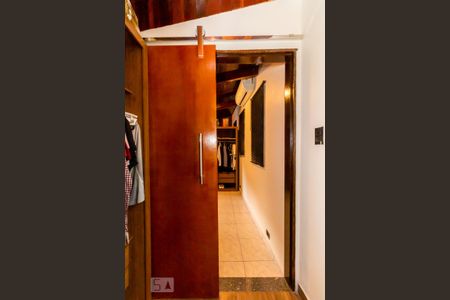 Casa para alugar com 310m², 5 quartos e 2 vagas Casa para alugar com 310m², 5 quartos e 2 vagasCloset da Suíte 2