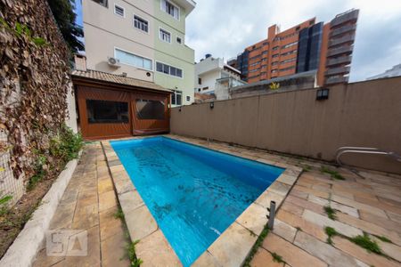 Casa à venda com 320m², 3 quartos e 1 vaga Casa à venda com 320m², 3 quartos e 1 vagaPiscina