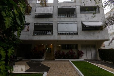 Apartamento à venda com 162m², 3 quartos e 2 vagas Apartamento à venda com 162m², 3 quartos e 2 vagasFachada