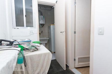 Apartamento à venda com 162m², 3 quartos e 2 vagas Apartamento à venda com 162m², 3 quartos e 2 vagasQuarto Serviço