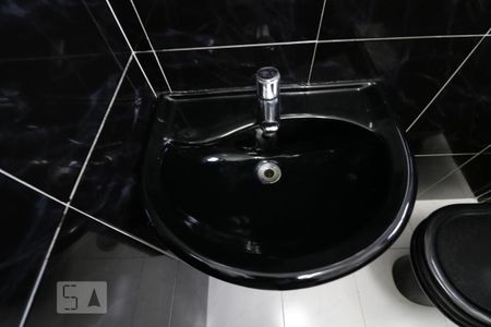 Casa à venda com 375m², 7 quartos e 3 vagasBanheiro 2 - pia