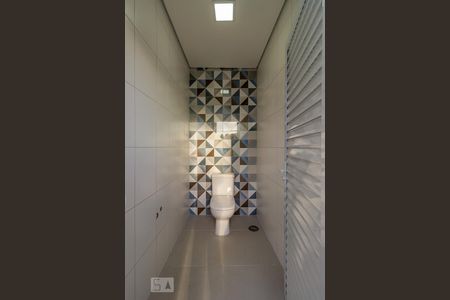 Casa de condomínio à venda com 297m², 4 quartos e 2 vagas Casa de condomínio à venda com 297m², 4 quartos e 2 vagasBanheiro Quintal