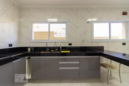 Casa de condomínio à venda com 297m², 4 quartos e 2 vagas Casa de condomínio à venda com 297m², 4 quartos e 2 vagasCozinha