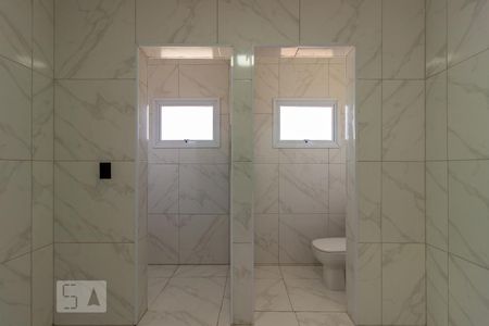 Casa de condomínio à venda com 297m², 4 quartos e 2 vagas Casa de condomínio à venda com 297m², 4 quartos e 2 vagasBanheiro Suíte Master