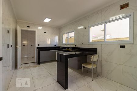 Casa de condomínio à venda com 297m², 4 quartos e 2 vagas Casa de condomínio à venda com 297m², 4 quartos e 2 vagasCozinha