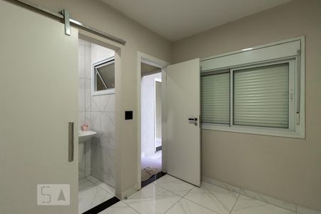 Casa de condomínio à venda com 297m², 4 quartos e 2 vagas Casa de condomínio à venda com 297m², 4 quartos e 2 vagasQuarto de Serviço