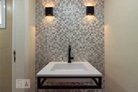 Casa de condomínio à venda com 297m², 4 quartos e 2 vagas Casa de condomínio à venda com 297m², 4 quartos e 2 vagasLavabo