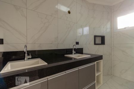 Casa de condomínio à venda com 297m², 4 quartos e 2 vagas Casa de condomínio à venda com 297m², 4 quartos e 2 vagasBanheiro Social