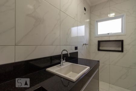 Casa de condomínio à venda com 297m², 4 quartos e 2 vagas Casa de condomínio à venda com 297m², 4 quartos e 2 vagasBanheiro da Suíte 2