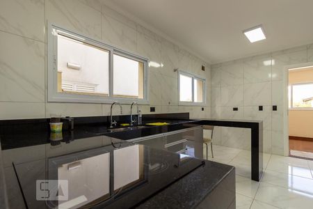 Casa de condomínio à venda com 297m², 4 quartos e 2 vagas Casa de condomínio à venda com 297m², 4 quartos e 2 vagasCozinha