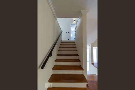 Casa de condomínio à venda com 297m², 4 quartos e 2 vagas Casa de condomínio à venda com 297m², 4 quartos e 2 vagasAcesso Piso Superior