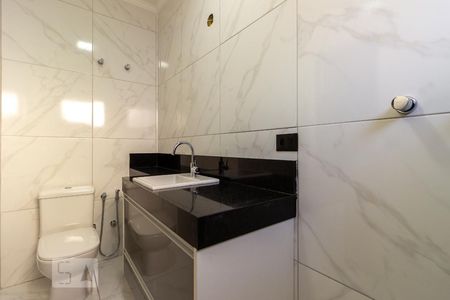 Casa de condomínio à venda com 297m², 4 quartos e 2 vagas Casa de condomínio à venda com 297m², 4 quartos e 2 vagasBanheiro da Suíte 2