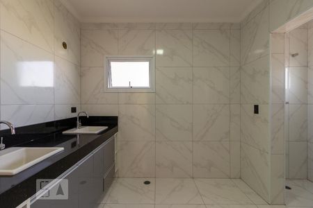 Casa de condomínio à venda com 297m², 4 quartos e 2 vagas Casa de condomínio à venda com 297m², 4 quartos e 2 vagasBanheiro Suíte Master