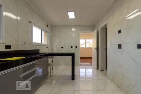 Casa de condomínio à venda com 297m², 4 quartos e 2 vagas Casa de condomínio à venda com 297m², 4 quartos e 2 vagasCozinha