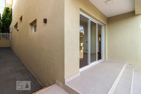 Casa de condomínio à venda com 297m², 4 quartos e 2 vagas Casa de condomínio à venda com 297m², 4 quartos e 2 vagasCorredor Lateral