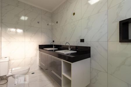 Casa de condomínio à venda com 297m², 4 quartos e 2 vagas Casa de condomínio à venda com 297m², 4 quartos e 2 vagasBanheiro Social