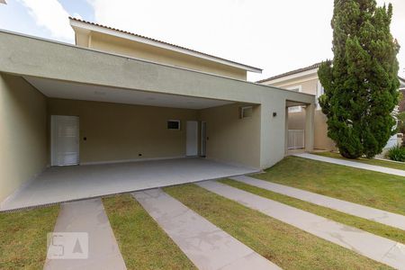 Casa de condomínio à venda com 297m², 4 quartos e 2 vagas Casa de condomínio à venda com 297m², 4 quartos e 2 vagasFachada