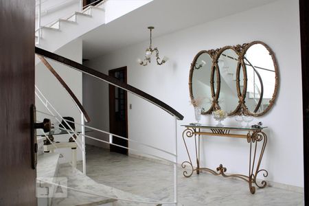 Casa à venda com 500m², 5 quartos e 5 vagasHall de entrada