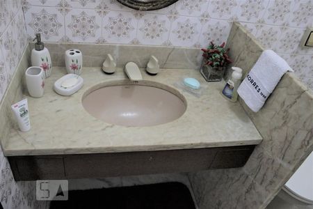 Casa à venda com 500m², 5 quartos e 5 vagasBanheiro social - Pia