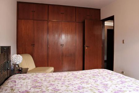 Casa à venda com 500m², 5 quartos e 5 vagasQuarto 3 - Armários