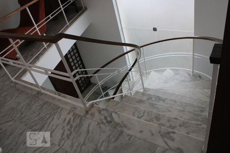 Casa à venda com 500m², 5 quartos e 5 vagasEscada
