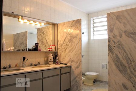 Casa à venda com 500m², 5 quartos e 5 vagasBanheiro 2