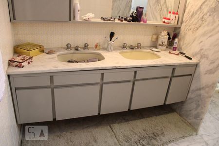 Casa à venda com 500m², 5 quartos e 5 vagasBanheiro 2 - Armários