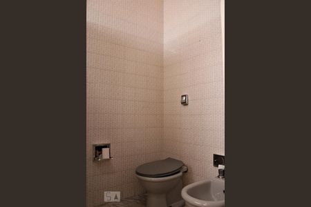 Casa à venda com 500m², 5 quartos e 5 vagasBanheiro da suíte