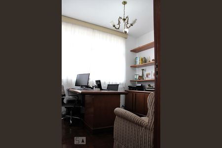 Casa à venda com 500m², 5 quartos e 5 vagasEscritório