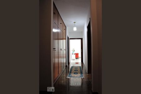 Casa à venda com 500m², 5 quartos e 5 vagasCorredor - Armários