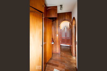 Casa para alugar com 500m², 4 quartos e 2 vagas Casa para alugar com 500m², 4 quartos e 2 vagasCloset Banheiro Quarto 1 - Suíte