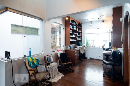 Casa para alugar com 500m², 4 quartos e 2 vagas Casa para alugar com 500m², 4 quartos e 2 vagasEscritório