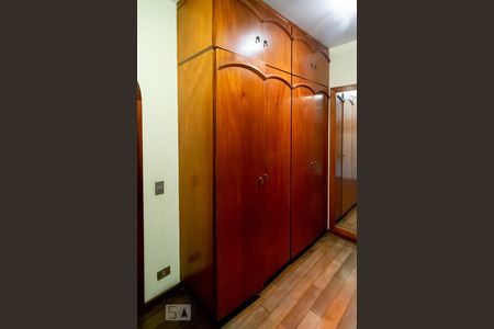 Casa para alugar com 500m², 4 quartos e 2 vagas Casa para alugar com 500m², 4 quartos e 2 vagasCloset Quarto 2 - Suíte