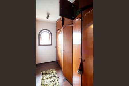 Casa para alugar com 500m², 4 quartos e 2 vagas Casa para alugar com 500m², 4 quartos e 2 vagasCloset Banheiro Quarto 1 - Suíte