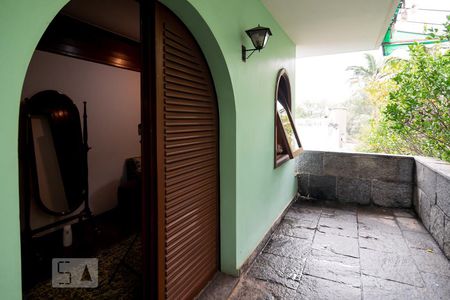 Casa para alugar com 500m², 4 quartos e 2 vagas Casa para alugar com 500m², 4 quartos e 2 vagasVaranda Quarto 1 - Suíte