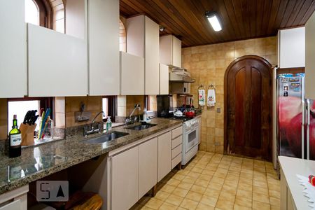 Casa para alugar com 500m², 4 quartos e 2 vagas Casa para alugar com 500m², 4 quartos e 2 vagasCozinha