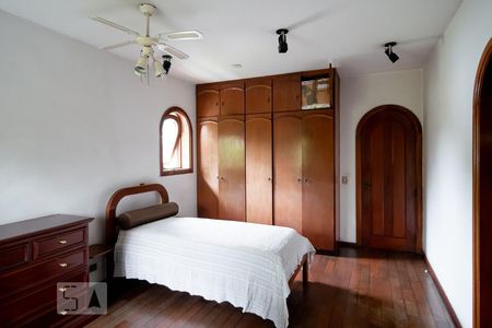 Casa para alugar com 500m², 4 quartos e 2 vagas Casa para alugar com 500m², 4 quartos e 2 vagasQuarto 4 - Suíte