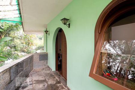 Casa para alugar com 500m², 4 quartos e 2 vagas Casa para alugar com 500m², 4 quartos e 2 vagasVaranda Quarto 1 - Suíte