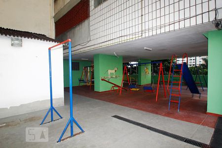 Apartamento à venda com 73m², 2 quartos e 1 vagaÁrea Comum - Playground