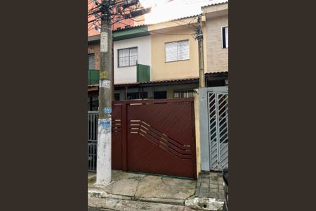Casa à venda com 102m², 2 quartos e 4 vagas Casa à venda com 102m², 2 quartos e 4 vagasFachada