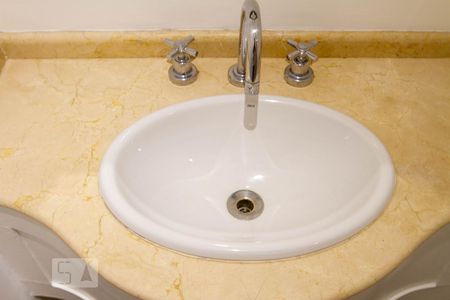 Lavabo de apartamento para alugar com 2 quartos, 80m² em Copacabana, Rio de Janeiro