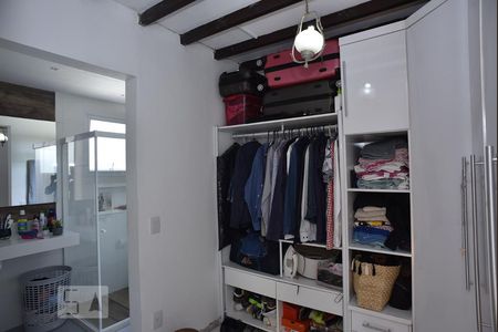 Casa à venda com 444m², 5 quartos e 4 vagasCloset Suíte da Casa de Hospede