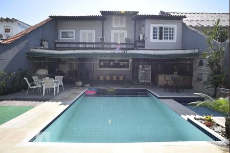 Casa à venda com 444m², 5 quartos e 4 vagasPiscina