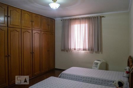 Casa à venda com 240m², 3 quartos e 5 vagas Casa à venda com 240m², 3 quartos e 5 vagasQUARTO 2