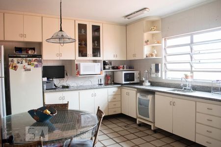 Casa à venda com 240m², 3 quartos e 5 vagas Casa à venda com 240m², 3 quartos e 5 vagasCOZINHA