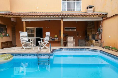 Casa à venda com 240m², 3 quartos e 5 vagas Casa à venda com 240m², 3 quartos e 5 vagasPISCINA