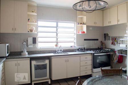 Casa à venda com 240m², 3 quartos e 5 vagas Casa à venda com 240m², 3 quartos e 5 vagasCOZINHA